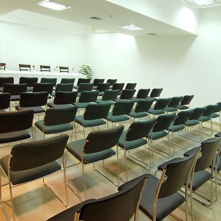White Lotus Hotel Gurgaon Ngoại thất bức ảnh